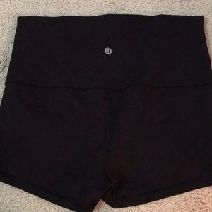 Lululemon high waisted booty shorts
